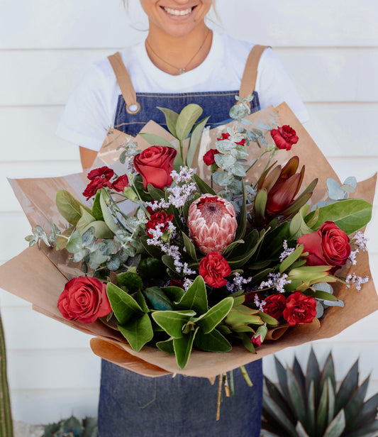 "Wild and Classic" Flowers Bouquet